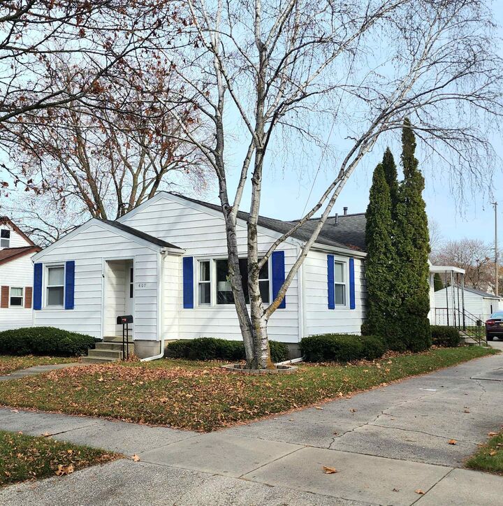 Property Photo:  607 Burns Street  MI 48732 