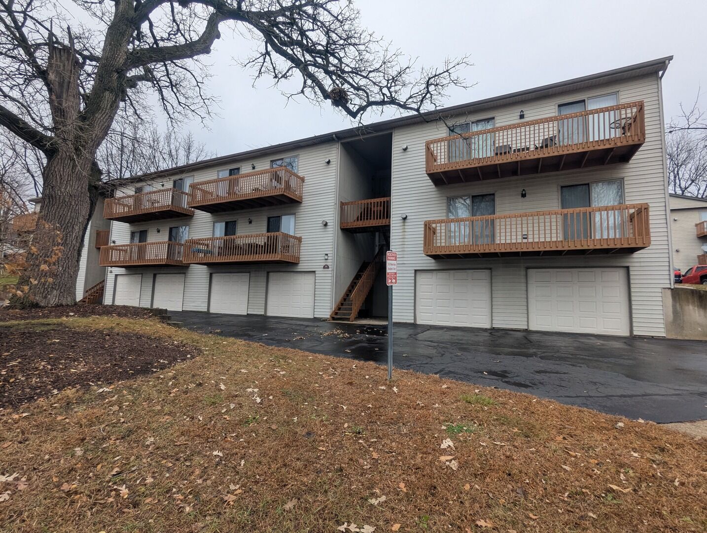 Property Photo: 300 Woodridge Circle C IL 60177
