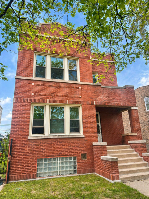 Property Photo:  