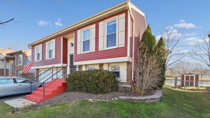 Property Photo: 595 Stafford Drive IL 60172