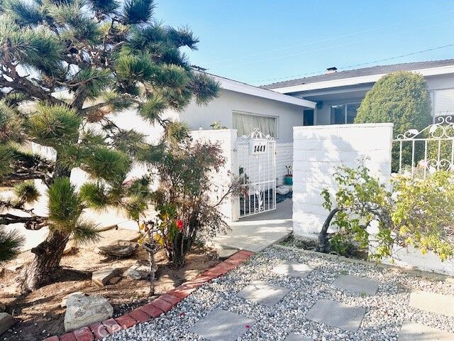 Property Photo:  1441 W 152nd  CA 90247 