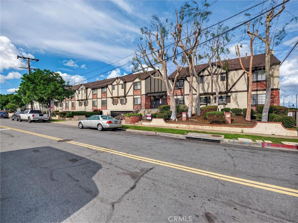 Property Photo:  1419 W 179th 9  CA 90248 