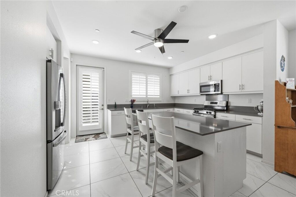 Property Photo:  5402 Calle Sandwaves  CA 92154 