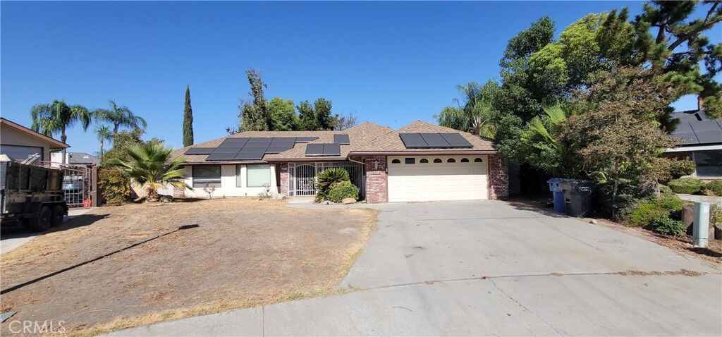 Property Photo: 5312 Deville Court CA 93308