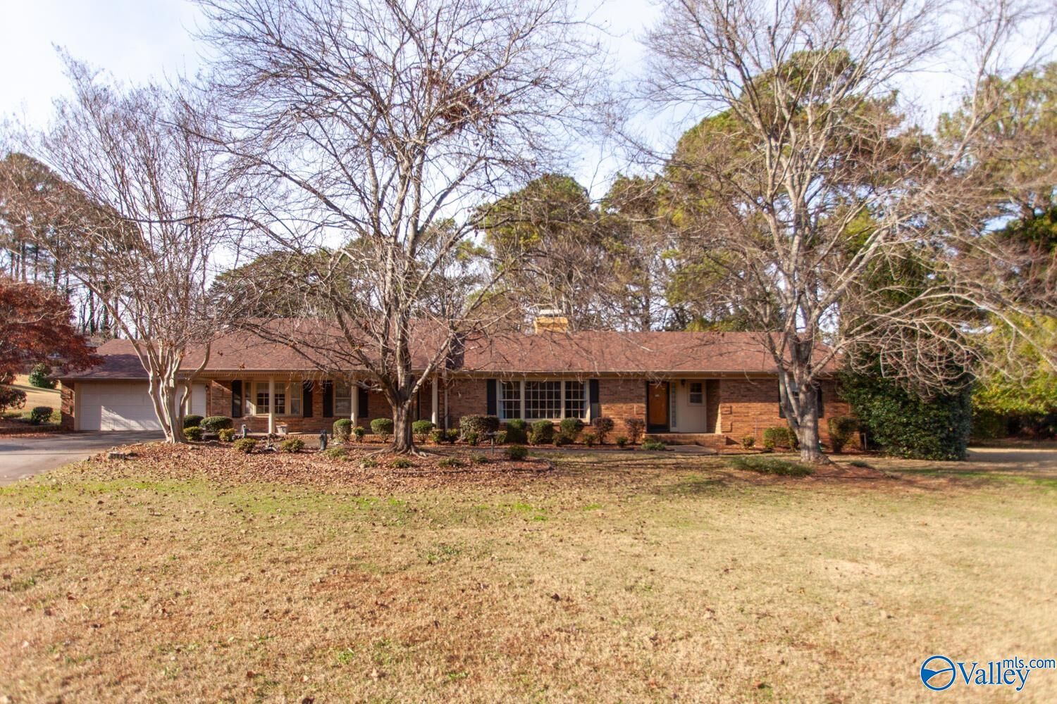 Property Photo: 4104 Huntington Road AL 35802
