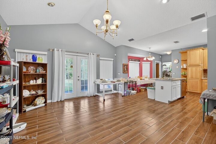 Property Photo: 11319 Simmons Road FL 32218