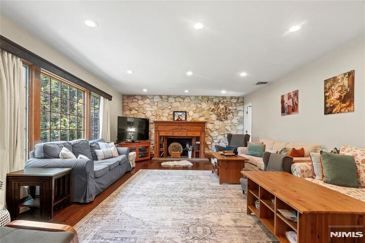 Property Photo:  10 Allendale Road  NJ 07458 