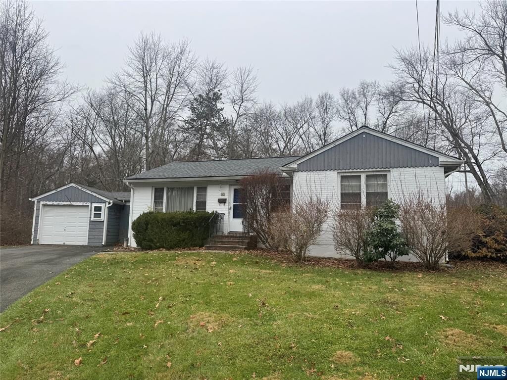 Property Photo:  41 Eaton Court  NJ 07922 