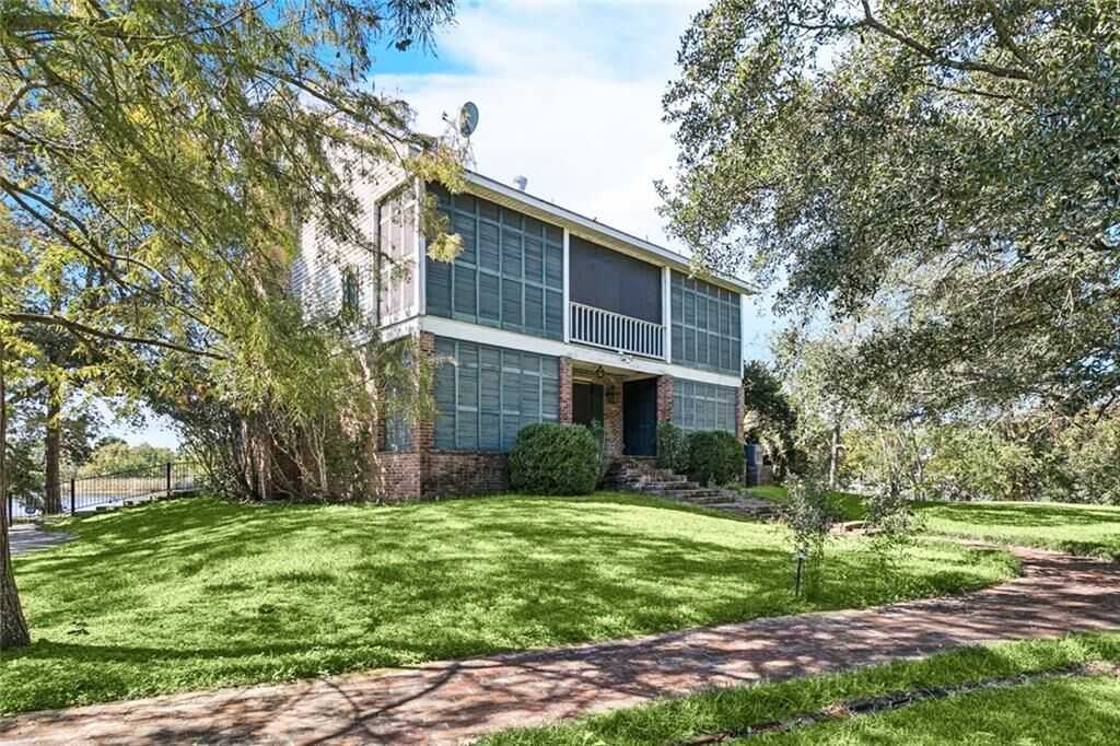 Property Photo: 100 Island Drive LA 70458