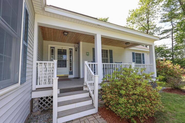 Property Photo:  30 Irish Way  NH 03086 