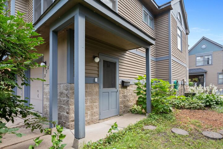 Property Photo:  2321 Pillsbury Avenue S  MN 55404 