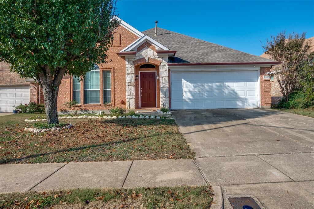 Property Photo: 8520 Rock Creek Drive TX 76123