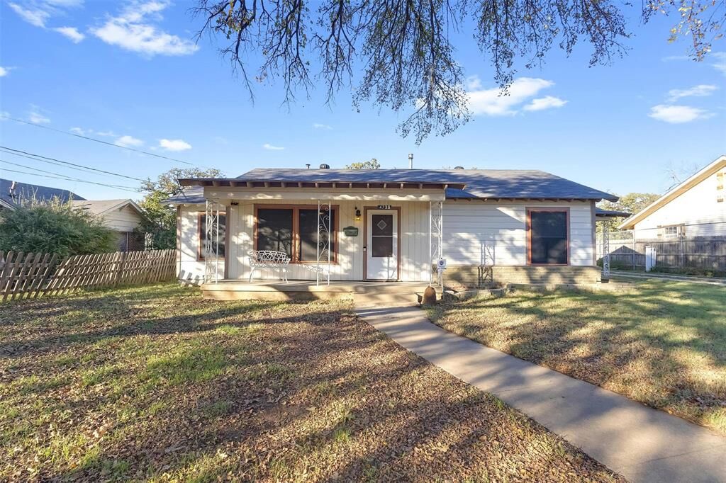 Property Photo:  4735 Panola Avenue  TX 76103 