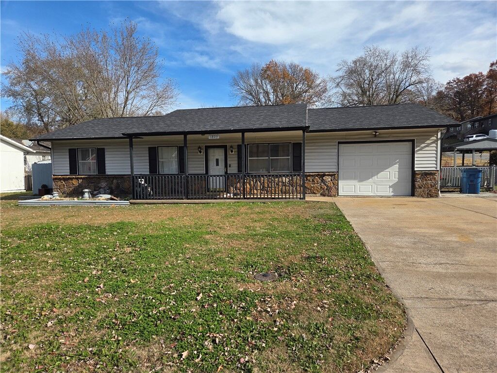 Property Photo:  1803 S Garland Douglas Drive  MO 64850 