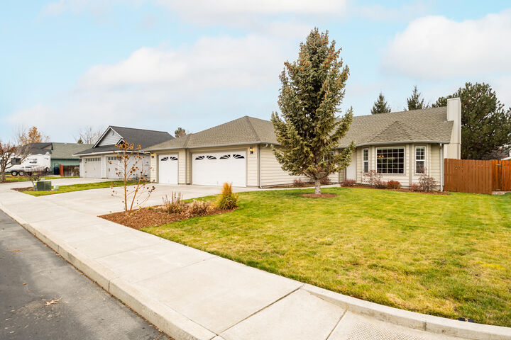 Property Photo:  1707 NW 20th Street  OR 97756 