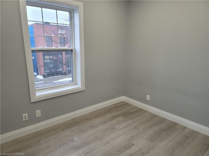 Property Photo:  427 Colborne Street 6  ON N3S 3N5 