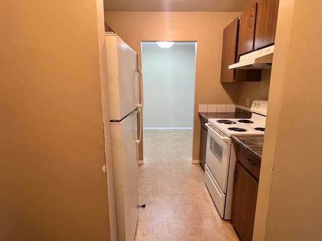 Property Photo:  5418 52 Street #205  AB T4V 4A6 