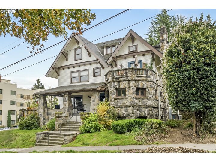 Property Photo:  2566 NW Lovejoy St 6  OR 97210 