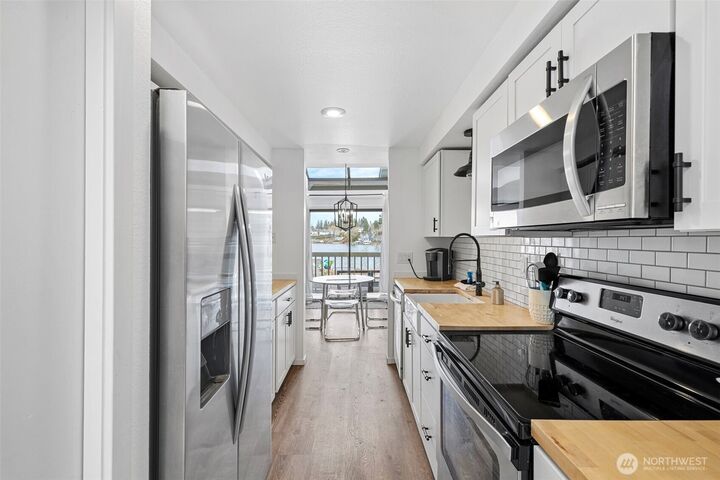 Property Photo:  610 E  Lake Stevens Road  WA 98258 