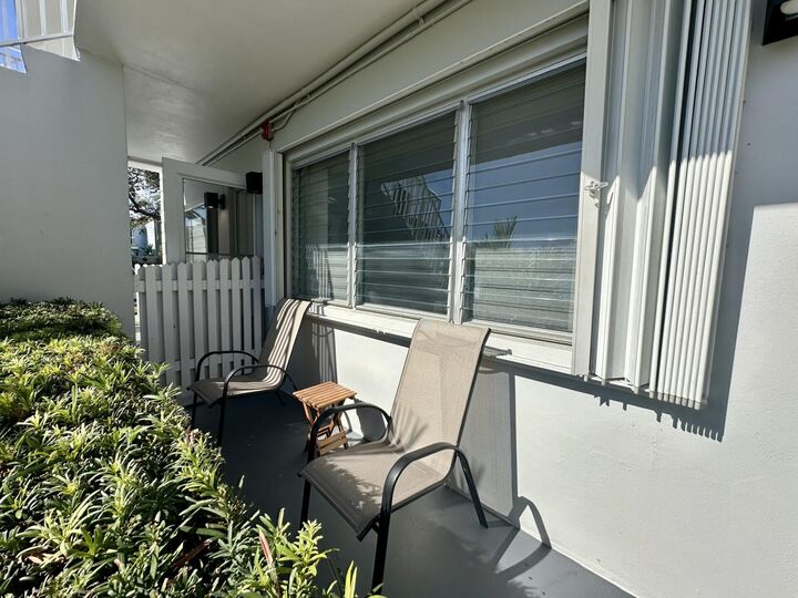 Property Photo:  1001 NE 8th Avenue 102  FL 33483 