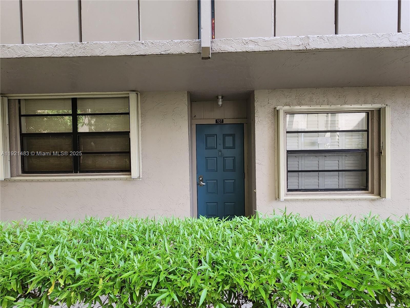 Property Photo:  900 Colony Point Cir 107  FL 33026 