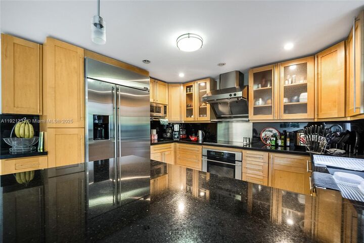 Property Photo: 10670 SW 77th Ave 10670 FL 33156