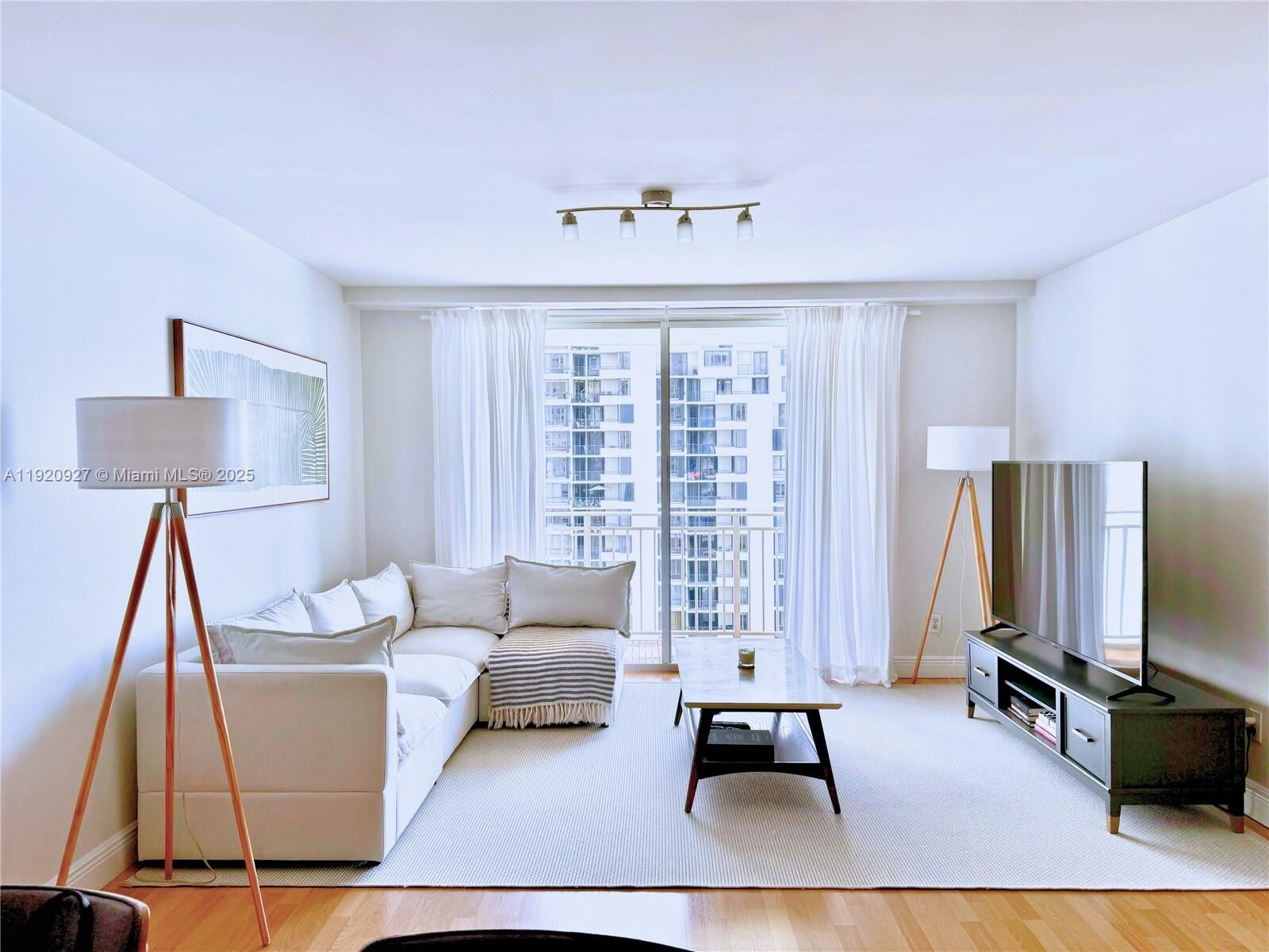 Property Photo:  770 Claughton Island Dr 1405  FL 33131 