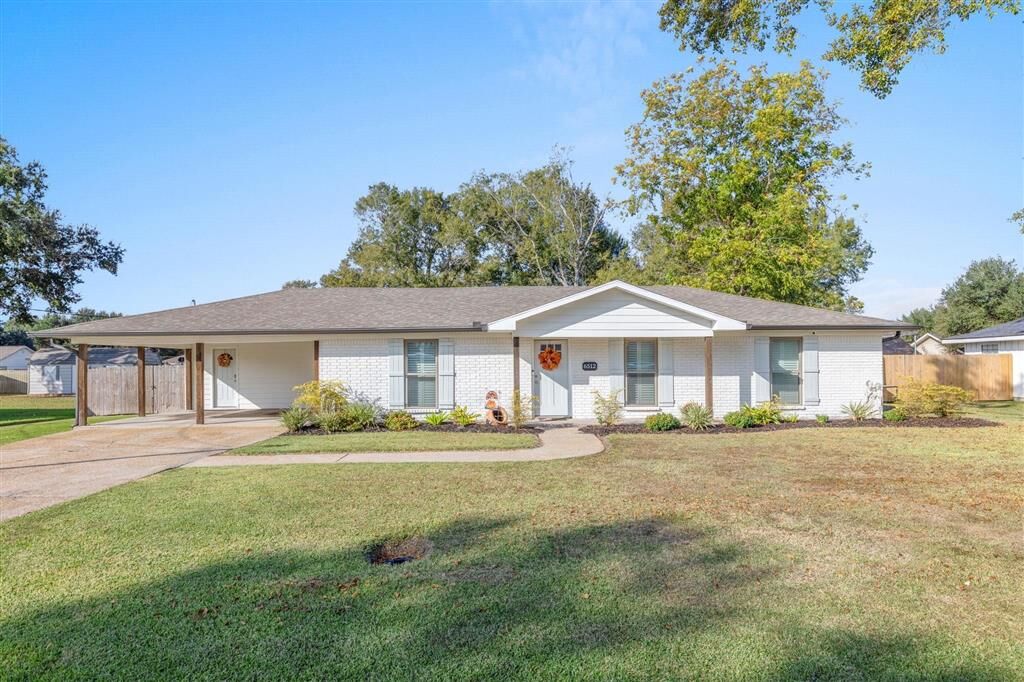 Property Photo:  6512 Sunmeadow Lane  LA 70605 