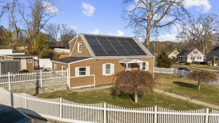 Property Photo: 69 Glen Circle CT 06610