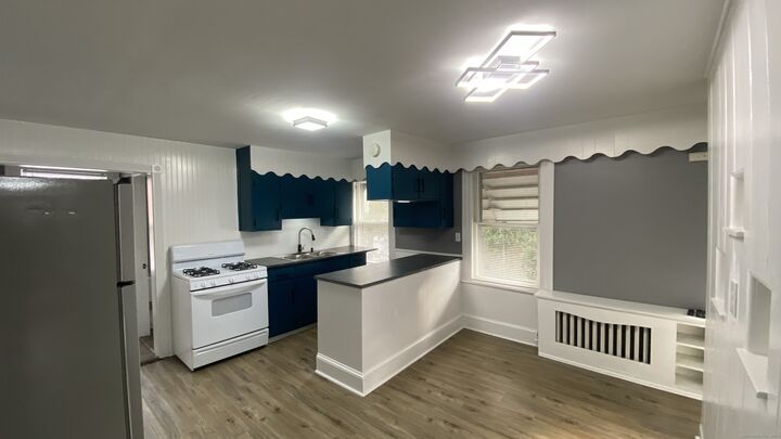 Property Photo:  26 Pine Street 2  CT 06790 