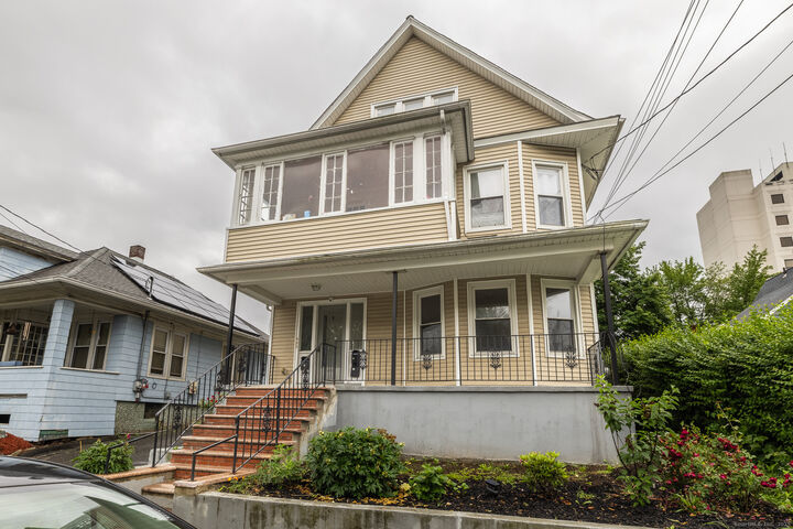 Property Photo:  25 Hunting Street 2nd Floor  CT 06606 