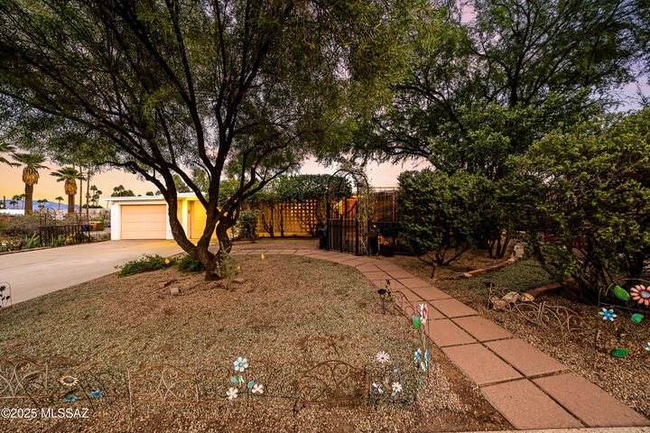 Property Photo:  8459 E Desert Steppes Drive  AZ 85710 