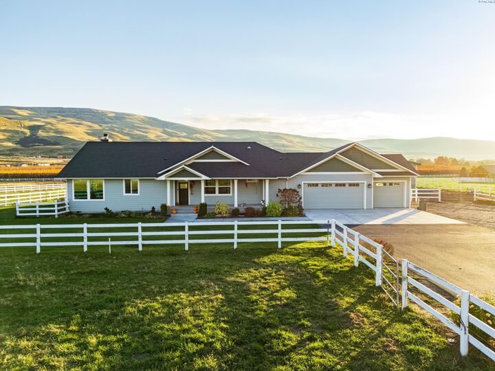 Property Photo: 67809 W Island View Pr NW WA 99350