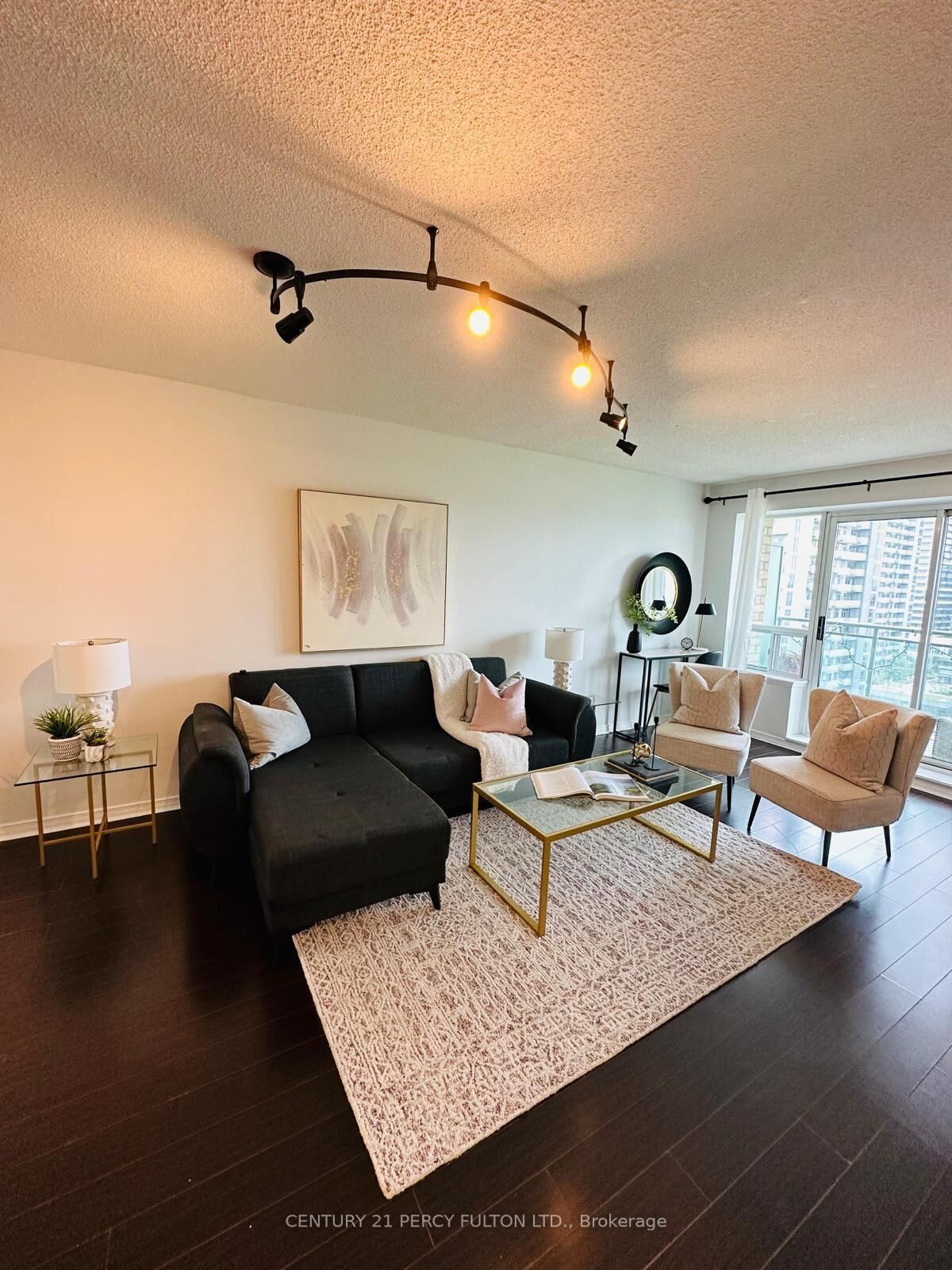 Property Photo: 39 Oneida Crescent Lph12 ON L4B 4T9