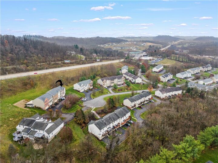 Property Photo: 932 Royal Ct PA 15317