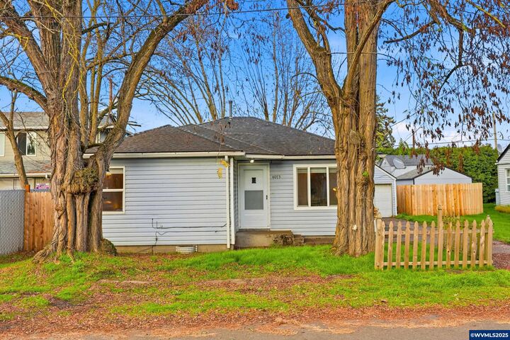 Property Photo:  4075 Earle Av NE  OR 97301 