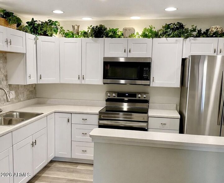 Property Photo:  425 S Parkcrest -- 322  AZ 85206 