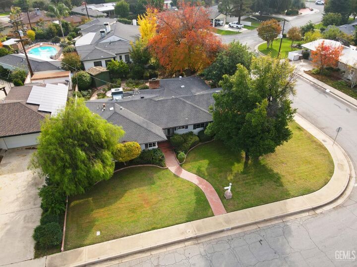 Property Photo: 2432 Beech Street CA 93301