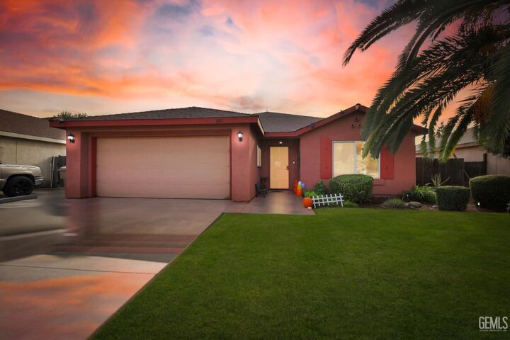 3711 Ridgemont Street  Bakersfield CA 93313 photo