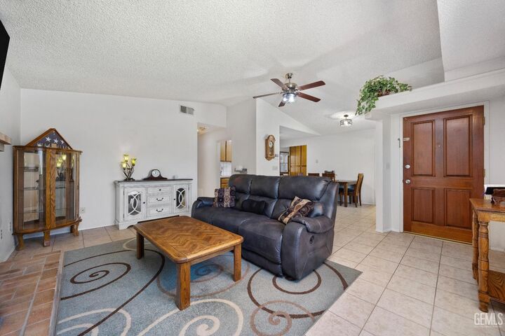 Property Photo: 4604 Marlow Court CA 93308