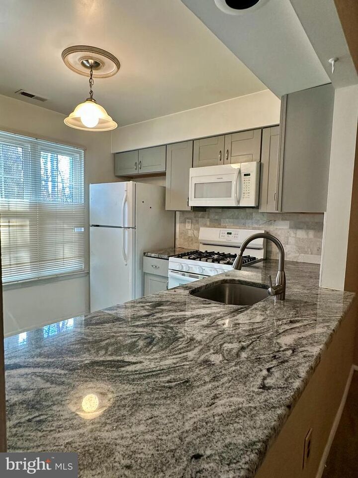 Property Photo:  213 Boothby Court  NJ 08080 