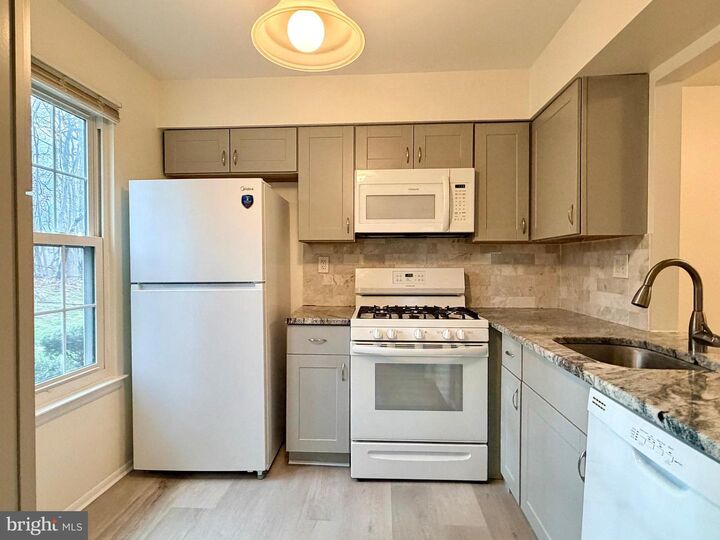 Property Photo:  213 Boothby Court  NJ 08080 