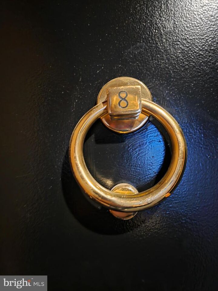 Property Photo: 206 Skyhill Road 8 VA 22314