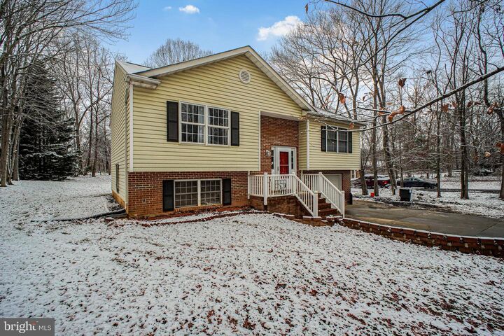 Property Photo: 12502 Warren Lane VA 22551