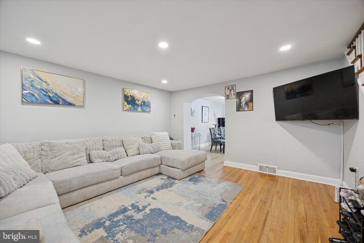 Property Photo:  71 S Brighton Avenue  PA 19082 