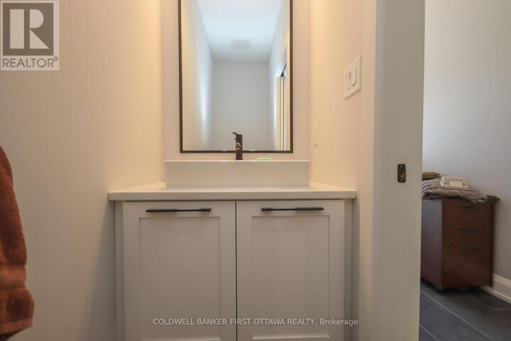 Photo de la propriété:  165 Wesley Avenue  ON K1Z 6Z9 