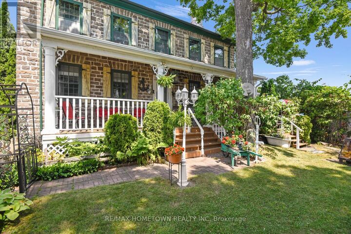 495 King Street West — photo 1