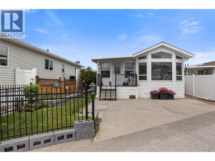 Property Photo: 415 Commonwealth Road 313 BC V4V 1P4