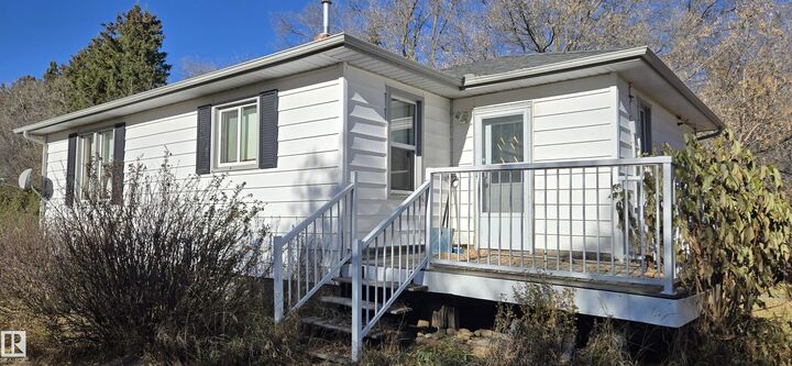 Property Photo:  Twp 522 855 Highway  AB T0B 2R0 