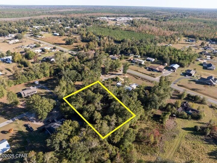 Property Photo:  19076 Oak Hill Dr  FL 32424 